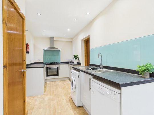 1 bedroom in a house share to rent - Photo 1