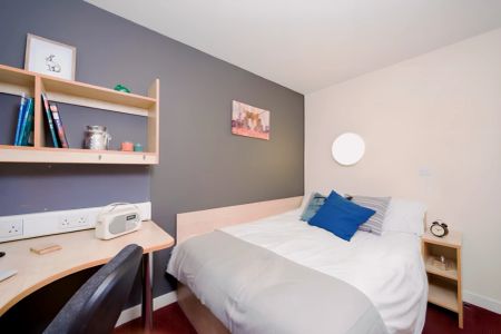 Premium En-Suite - Photo 5