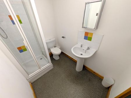 1 bedroom in a house share to rent - Photo 5