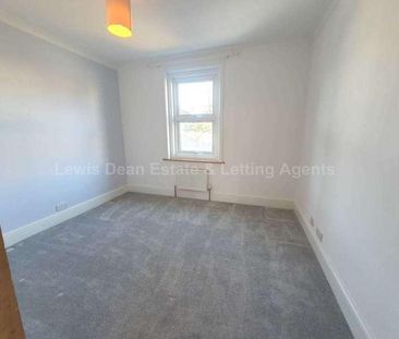 Double Bedroom Detached Family Home, BH12 - Photo 5