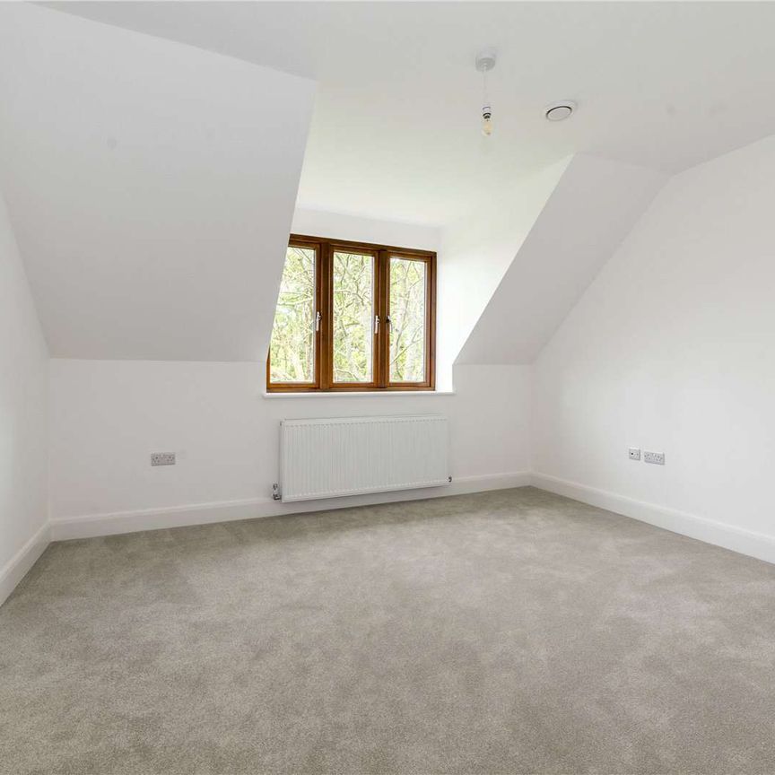 Beautifully presented, newly built family home with stunning rural views - Photo 1