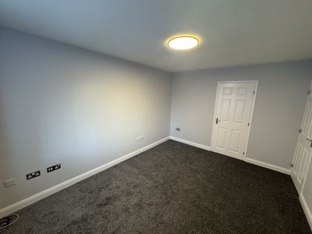 New Holles Court, Worksop - Photo 2