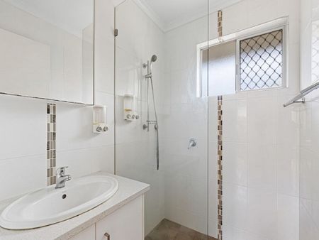 Neat & Tidy Unit in a Quiet Complex - Photo 5