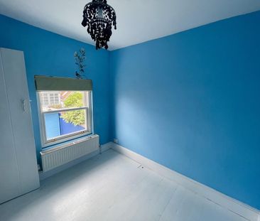 2 bedroom end of terrace house to rent - Photo 4