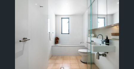 Private Luxurious Townhouse in a Serene Garden Estate - Photo 3