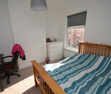 4 bed Mid Terraced House for Rent - Photo 5