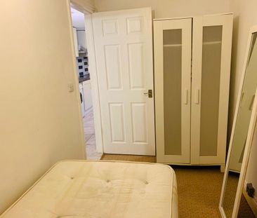 2 bedroom ground floor flat to rent - Photo 2