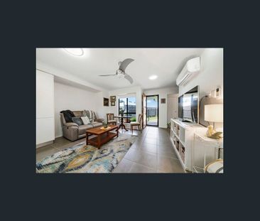 Charming Country Retreat with DUAL LIVING! - Photo 4