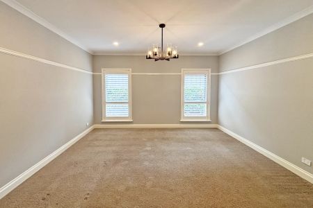 Stunning & Elegant - Photo 2