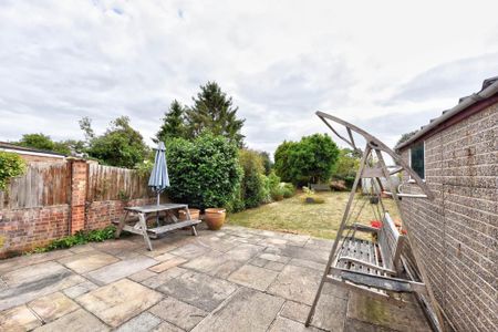3 bedroom semi-detached house to rent - Photo 2
