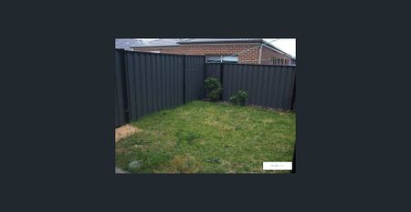Modern Townhouse Living in Prime Craigieburn Location! - Photo 2