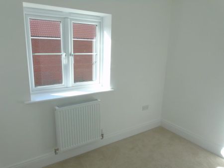 4 bedroom semi-detached house to rent - Photo 2