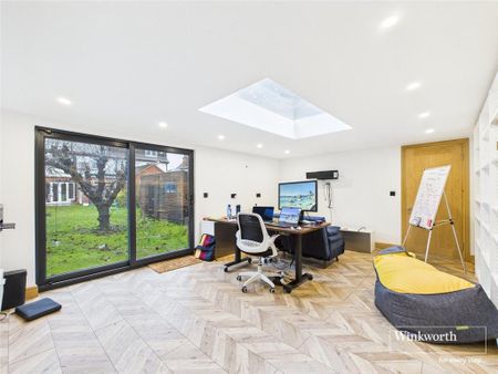 5 bedroom semi-detached house to rent - Photo 2