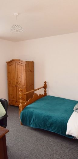 Room 4 - Photo 1