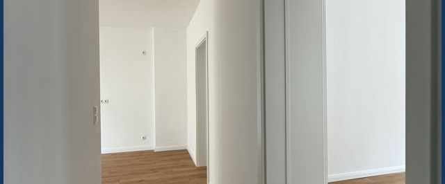 Frisch sanierte 96 m²-Wohnung mit zwei Balkonen, luxuriösem Bad & neuer Einbauküche! - Foto 1