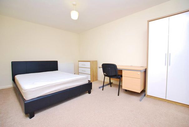 4 bedroom terraced house to rent - Photo 1