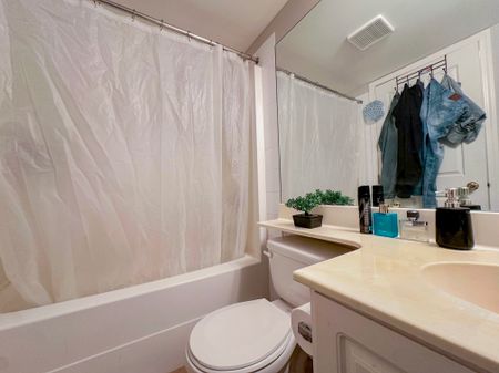 Spacious 2 Bed, 2.5 Bath Condo In Shawnessy | Fireplace, Balcony & Rent Incentive - Photo 2