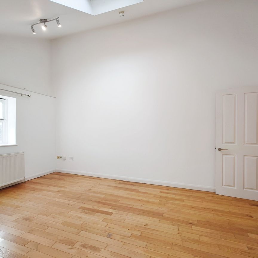 One Bedroom Flat for Rent in Burgess Hill - Photo 1