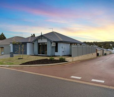 Unique family home on Ryhill Crescent! - Photo 4