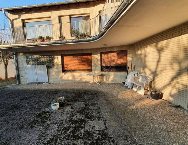 Wohnung mit 5 Zimmer (220qm), Balkon und Grundstück zu vermieten - Foto 1