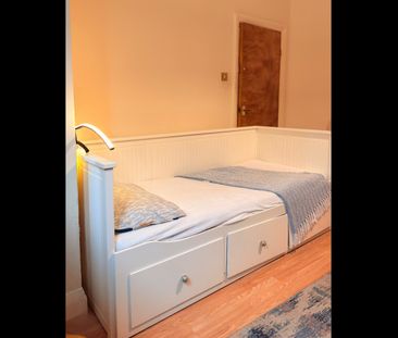 Room in a Shared House, Valley Road, SW16 - Photo 1