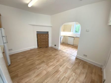 Price £2,995 pcm - Available 16/02/2026 - Part Furnished - Photo 2