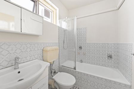 2/49 Flemington Street, Travancore VIC 3032 - Photo 3