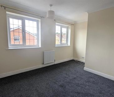 2 bedroom end of terrace house to rent - Photo 2