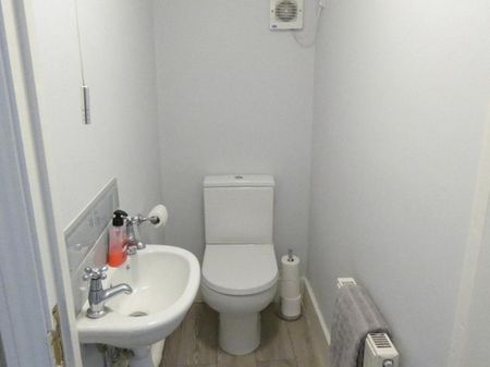 3 bedroom terraced house to rent - Photo 5