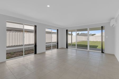 Four Bedroom Family Home in Pinjarra - Photo 2