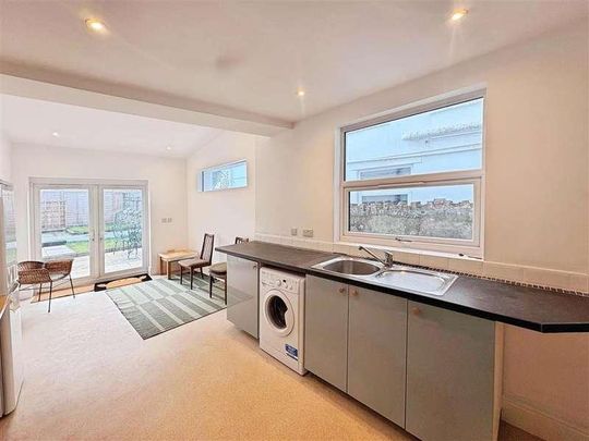 Pembroke Road, Cardiff, CF5 - Photo 1