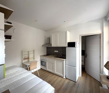 STUDIO MEUBLÉ 12.99 M² - HYPER CENTRE-VILLE - Photo 2