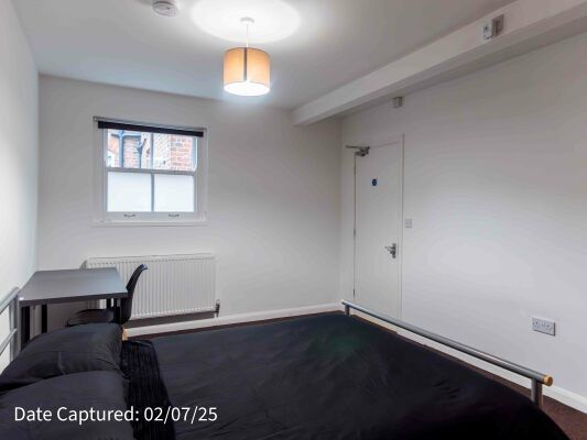 Room 3, 38 Heslington Road - Photo 1