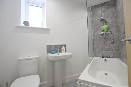 2 bedroom end of terrace house to rent - Photo 5