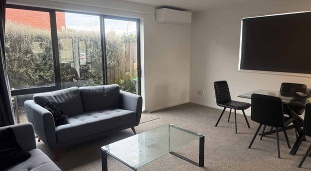 Riccarton - Modern 4 bedroom/2 bathroom Townhouse. Suit Mature Students/Working group! - Photo 1