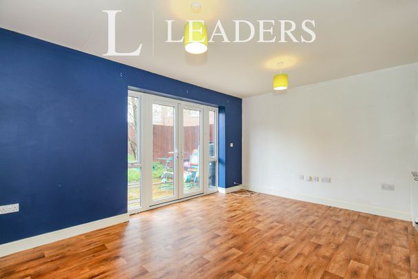 4 bedroom house to rent Comet Avenue, Newcastle, ST5 - Photo 1