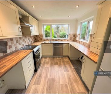 3 bedroom semi-detached house to rent - Photo 2