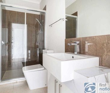 Modern Townhouse for Rent - Convenient Location! - Photo 5