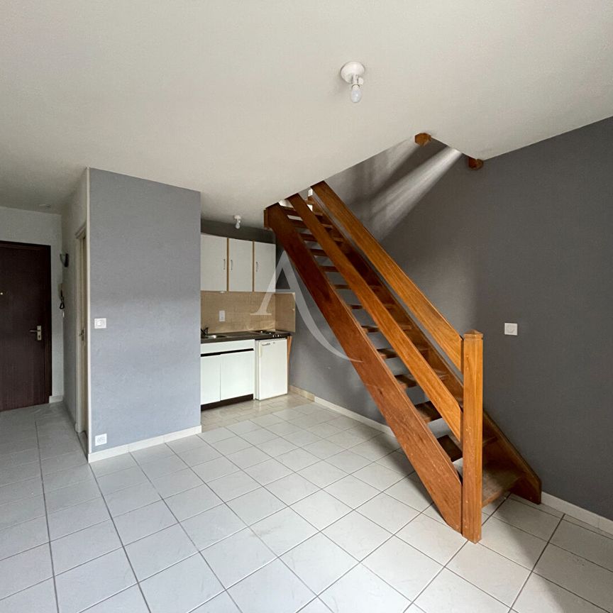 Location Appartement 2 pièces 35m² FONTENAY LE COMTE 85200 - Photo 1