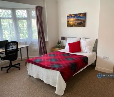 1 bedroom in a house share to rent - Photo 2