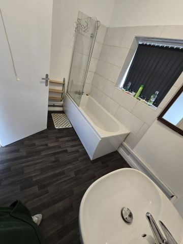 Room in a Shared House, Sladefield Road, B8 - Photo 5
