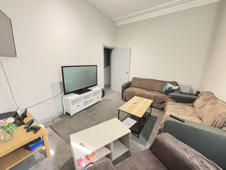 4 bedroom flat to rent - Photo 3