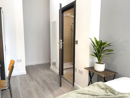 1 bedroom in a house share to rent - Photo 3
