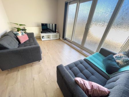 5 bedroom flat to rent - Photo 3