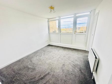 3 bedroom flat to rent - Photo 4