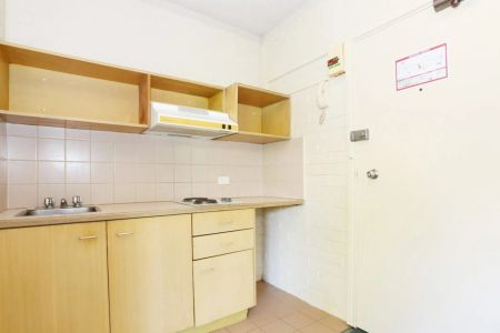 Low Maintenance and Secure Studio in Prime St Kilda Location - Photo 5