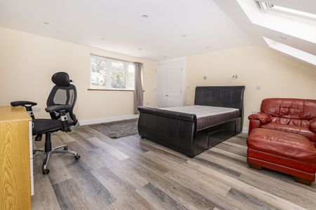 6 bedroom semi-detached house to rent - Photo 2