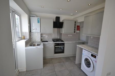 3 bedroom terraced house to rent - Photo 4