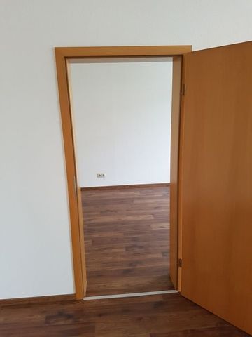 3 Raum Wohnung Zwickau zentrumsnah mit Balkon NÃ¤he Schwanenteich ab 10.24 zu vermieten - Foto 2