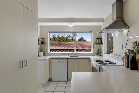 Secure Family Home - Brookfield - Photo 5